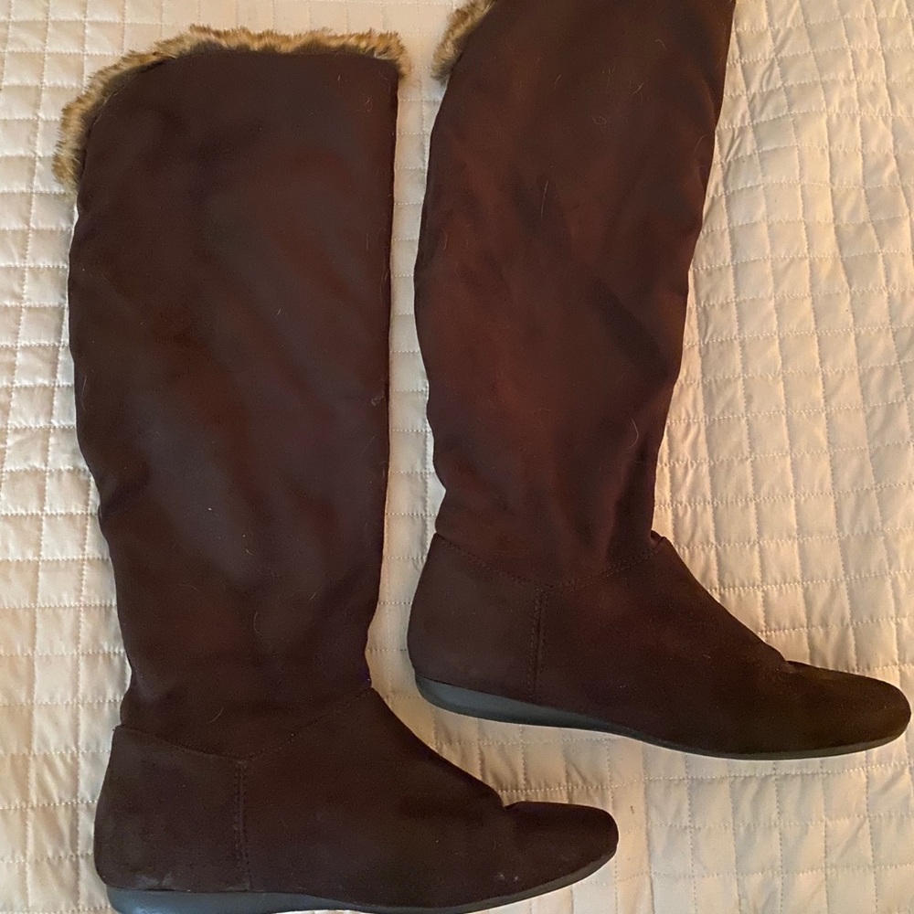 Brown boots with soft, warm, fur!